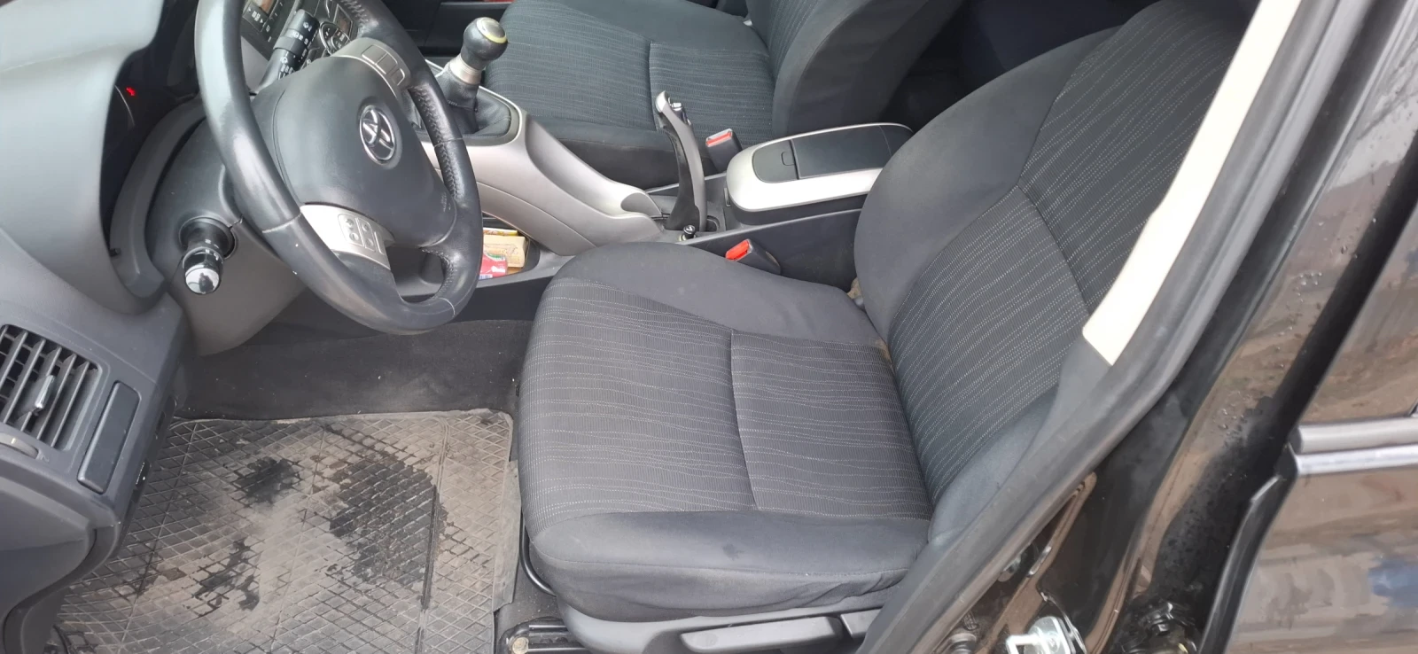 Toyota Auris 1.6i+ ГАЗ, снимка 13 - Автомобили и джипове - 55786169