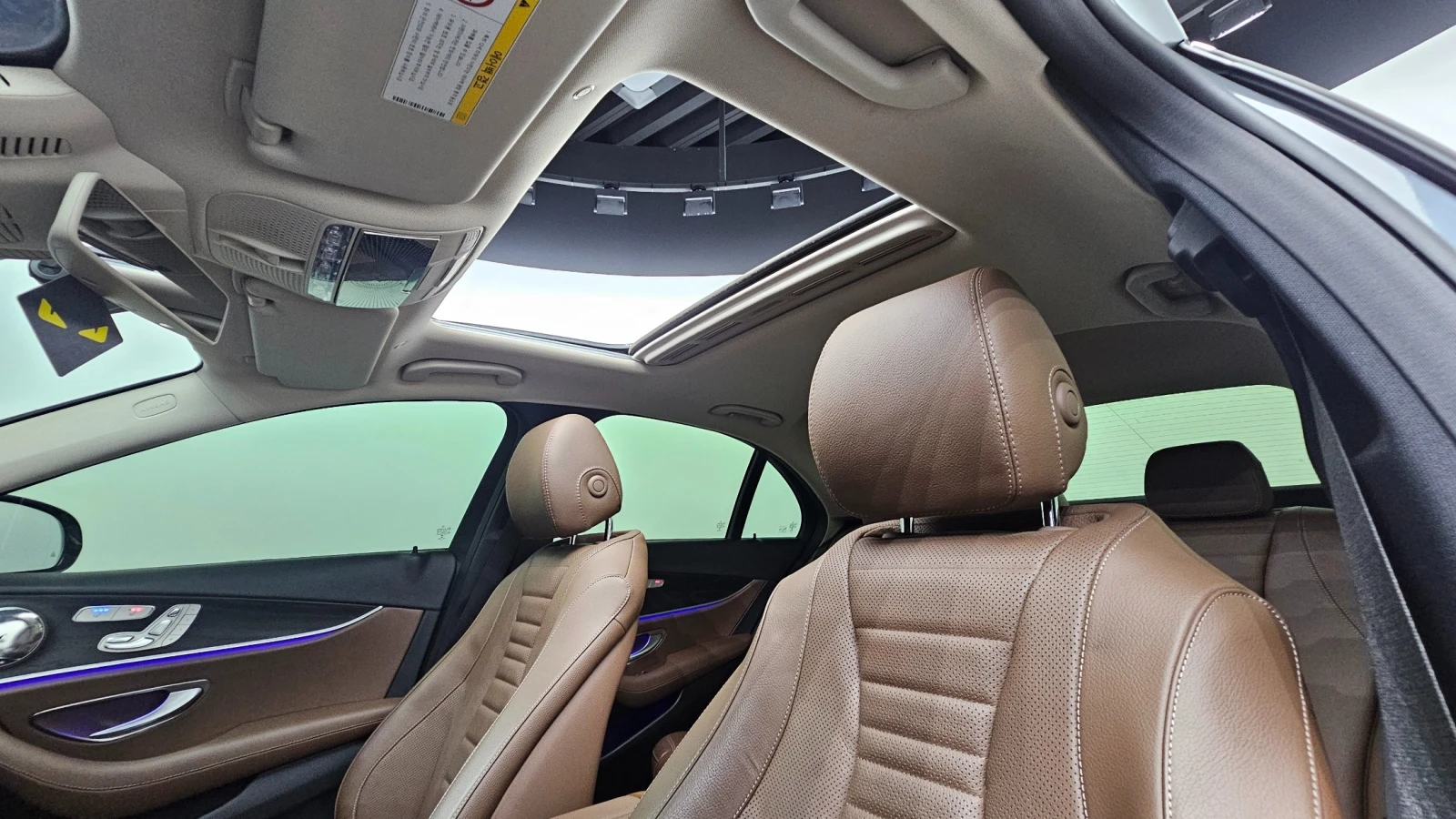Mercedes-Benz E 300 2.0 4MATIC, FULL, снимка 14 - Автомобили и джипове - 55888830