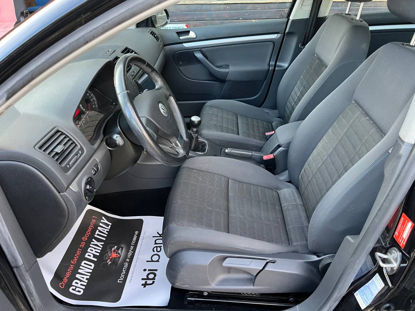 VW Golf 1.6i 102кс, снимка 8 - Автомобили и джипове - 56559331