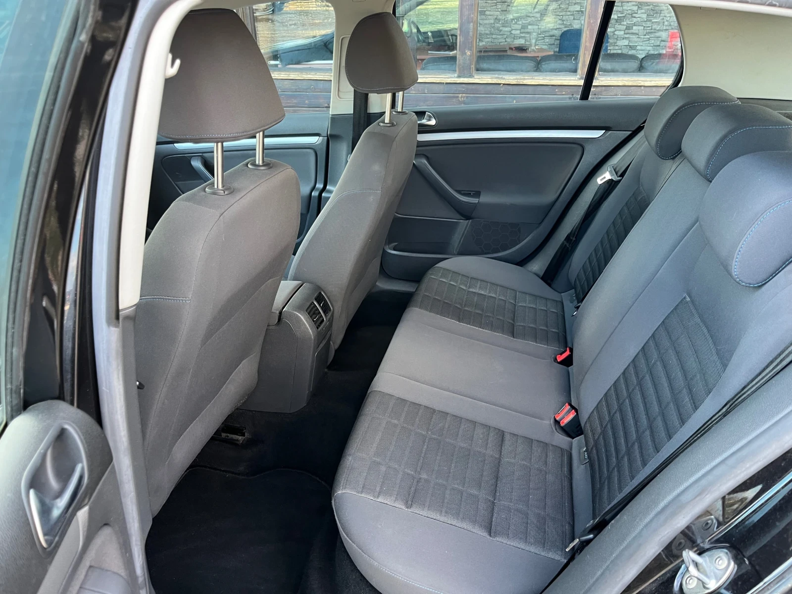 VW Golf 1.6i 102кс, снимка 9 - Автомобили и джипове - 56559331