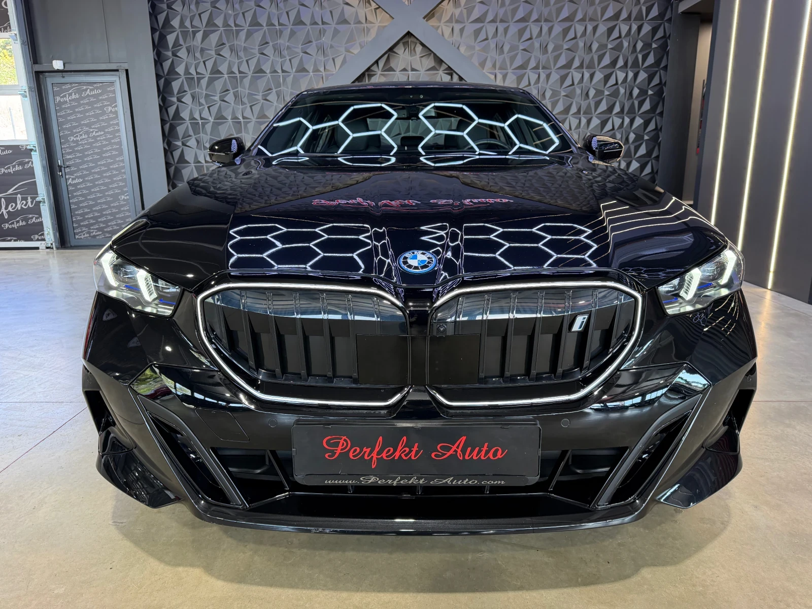 BMW i5 40 xDrive * HEAD UP * LED * HARMAN/KARDON* M PACKE | Mobile.bg � ����������� 2