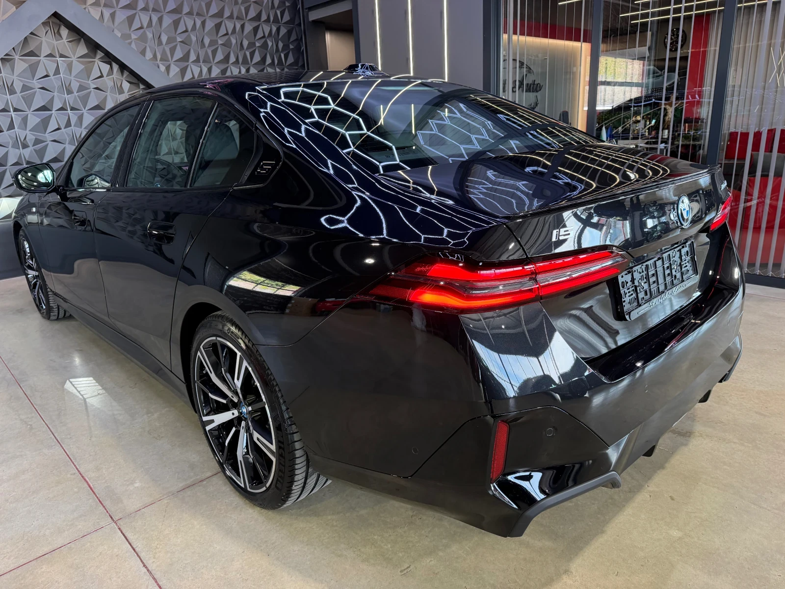 BMW i5 40 xDrive * HEAD UP * LED * HARMAN/KARDON* M PACKE | Mobile.bg � ����������� 3