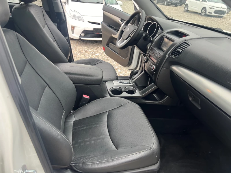 Kia Sorento 2.2 CRDI 4X4, снимка 10 - Автомобили и джипове - 47676136