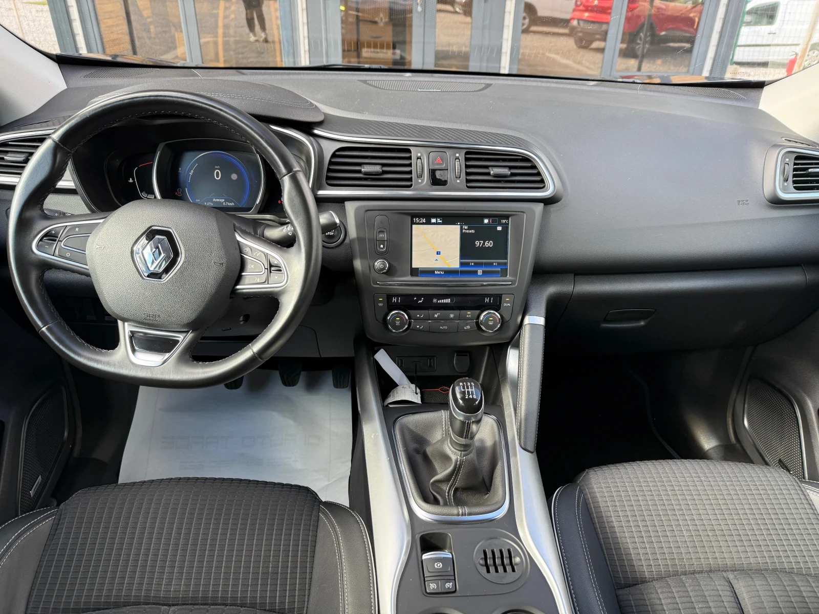 Renault Kadjar 1.6 DCI BOSE EDITION! Пълна сервизна история! - изображение 7