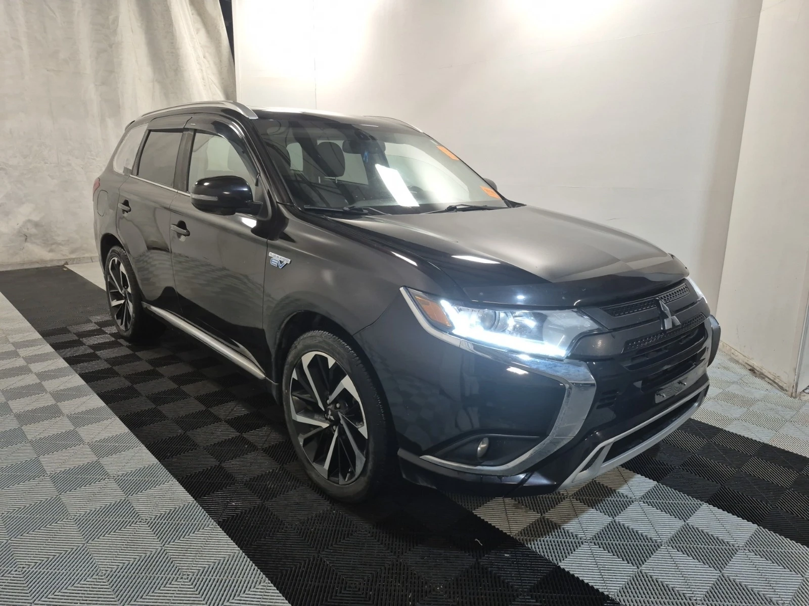 Mitsubishi Outlander PHEV GT * * CARFAX * * АВТО КРЕДИТ * *  - изображение 2