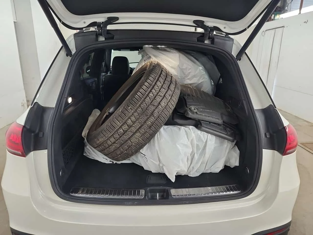 Mercedes-Benz GLE 53 4MATIC * 4MATIC* DISTRONIC* BURMESTER* HEAD-UP* 360* , снимка 14 - Автомобили и джипове - 53830140