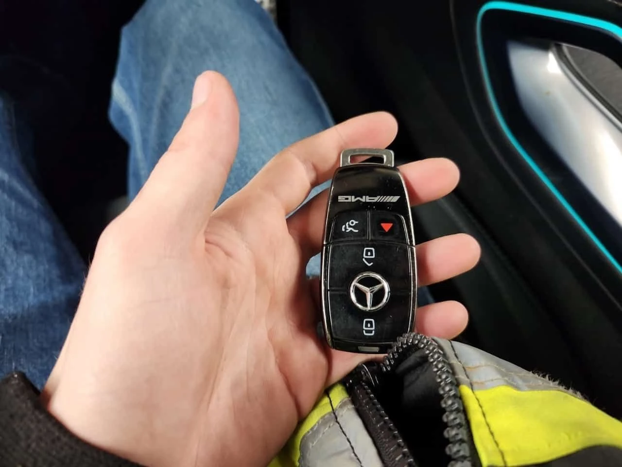 Mercedes-Benz GLE 53 4MATIC * 4MATIC* DISTRONIC* BURMESTER* HEAD-UP* 360* , снимка 8 - Автомобили и джипове - 53830140