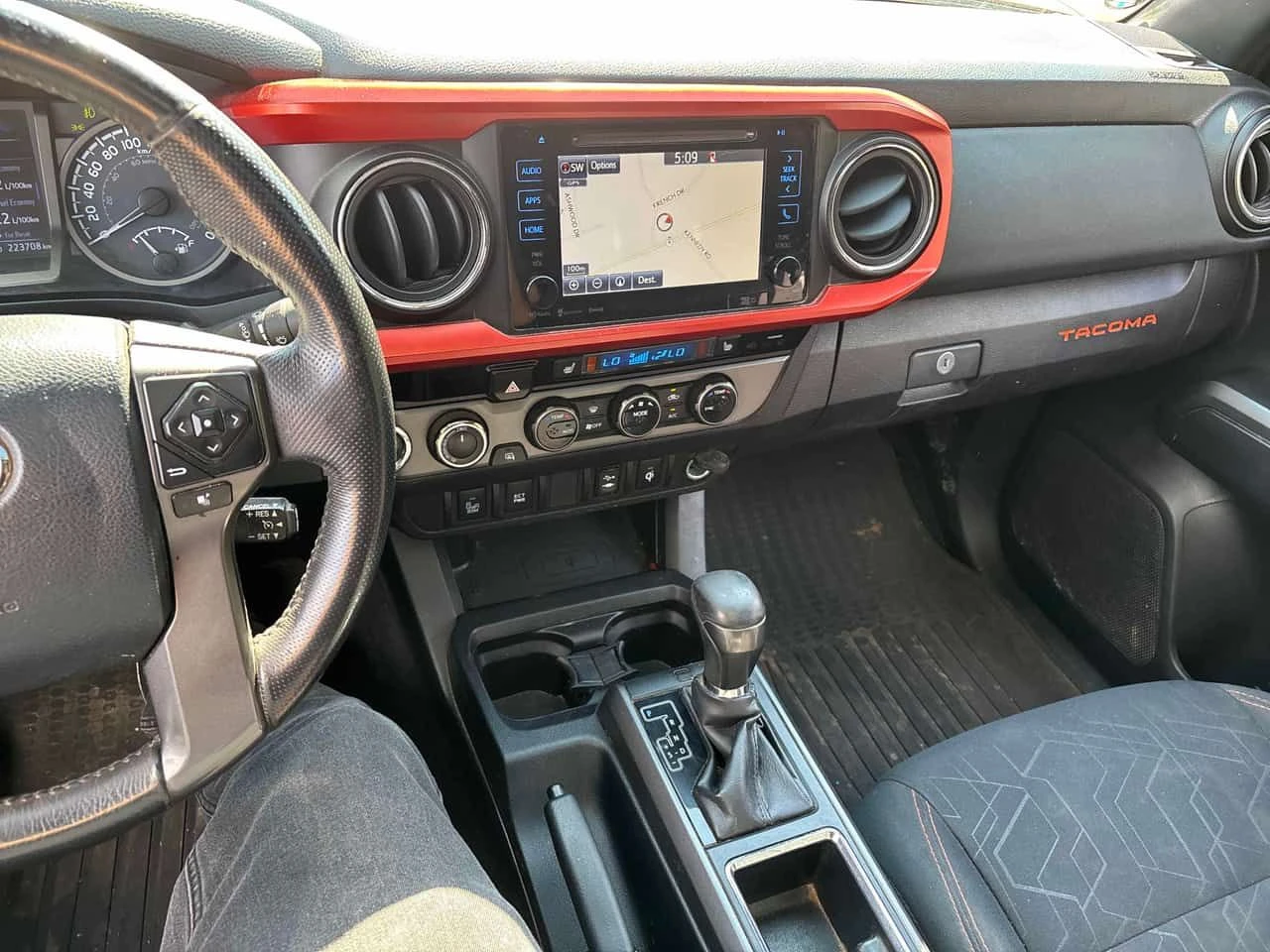 Toyota Tacoma * 4WD Double Cab V6 * CARFAX * ОПЦИЯ ЗА ФИНАНСИРАН, снимка 9 - Автомобили и джипове - 55199940