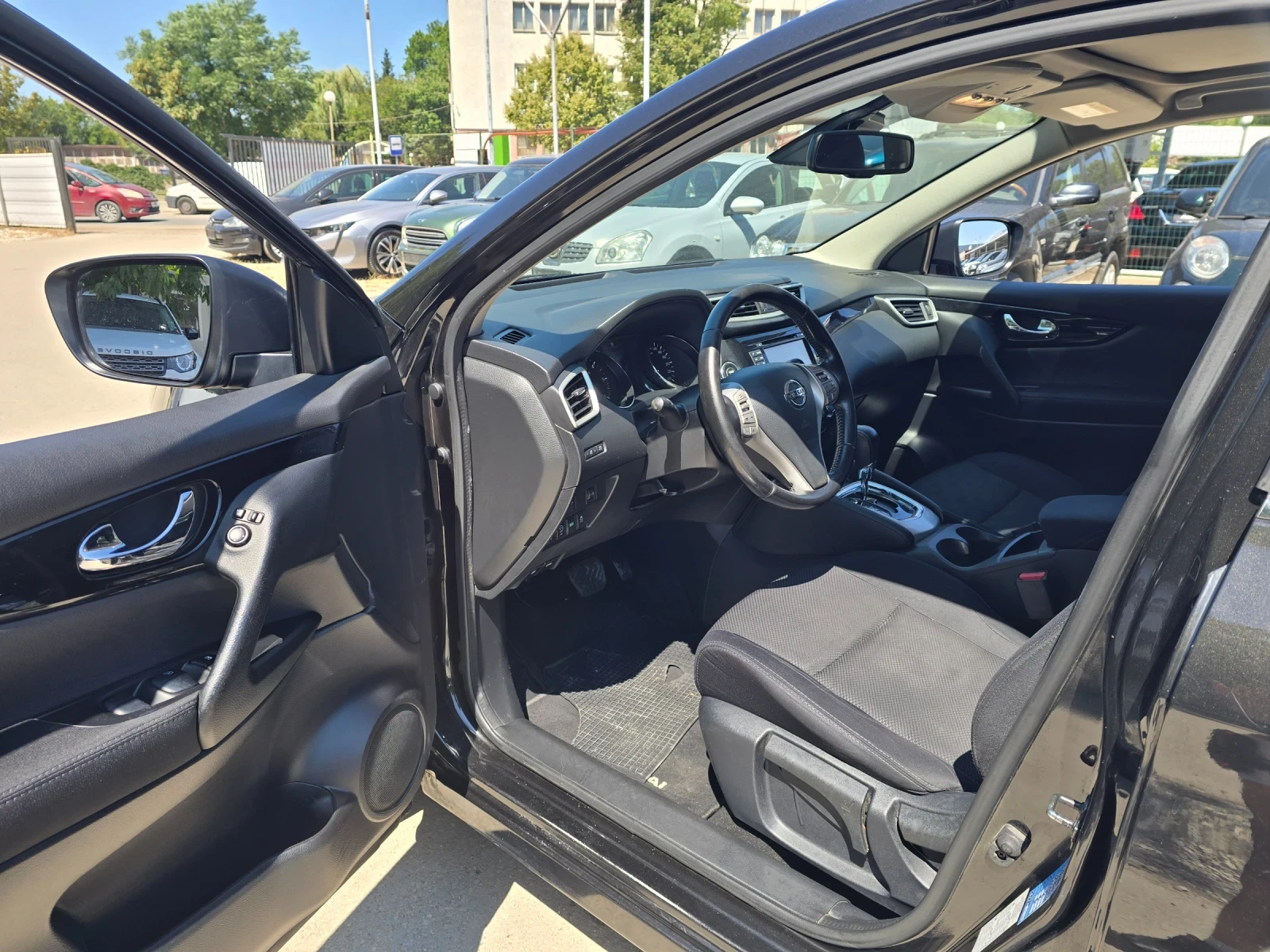 Nissan Qashqai 1.6dci 131к.с Панорама 360 , снимка 11 - Автомобили и джипове - 55461834