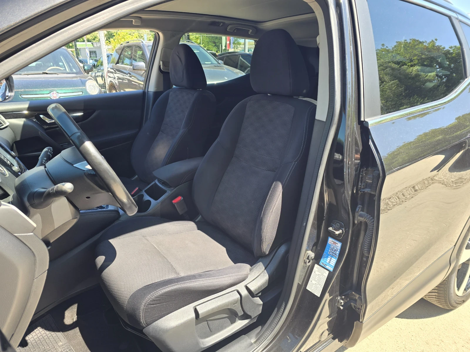 Nissan Qashqai 1.6dci 131к.с Панорама 360 , снимка 10 - Автомобили и джипове - 55461834