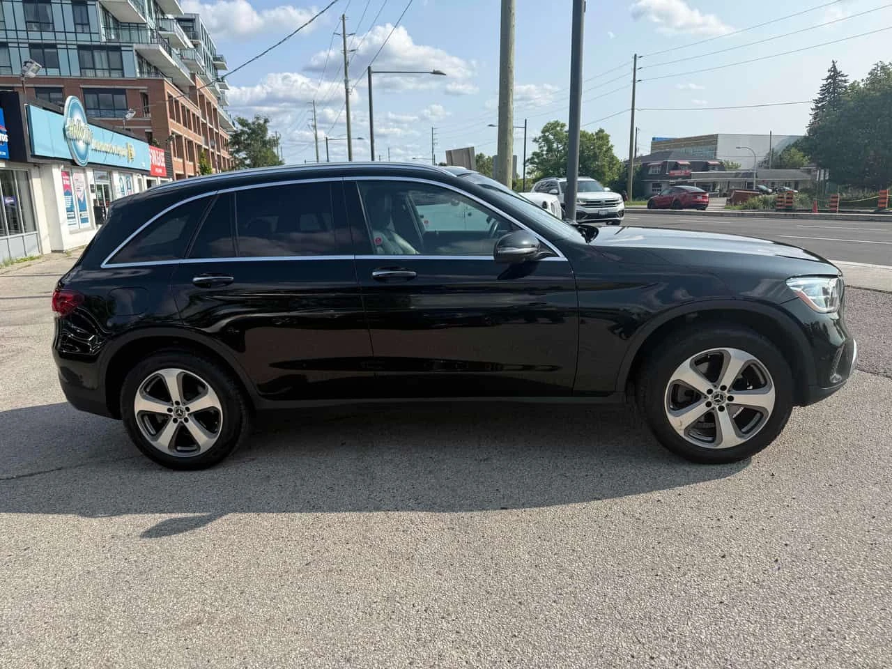 Mercedes-Benz GLC 300 4MATIC | CARFAX | АВТОКРЕДИТ БЕЗ ПЪРВОНАЧАЛНА, снимка 4 - Автомобили и джипове - 55567978