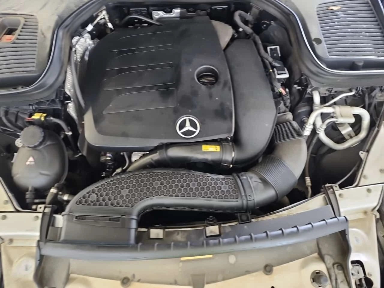 Mercedes-Benz GLC 300 4MATIC | CARFAX | АВТОКРЕДИТ БЕЗ ПЪРВОНАЧАЛНА, снимка 12 - Автомобили и джипове - 55567978