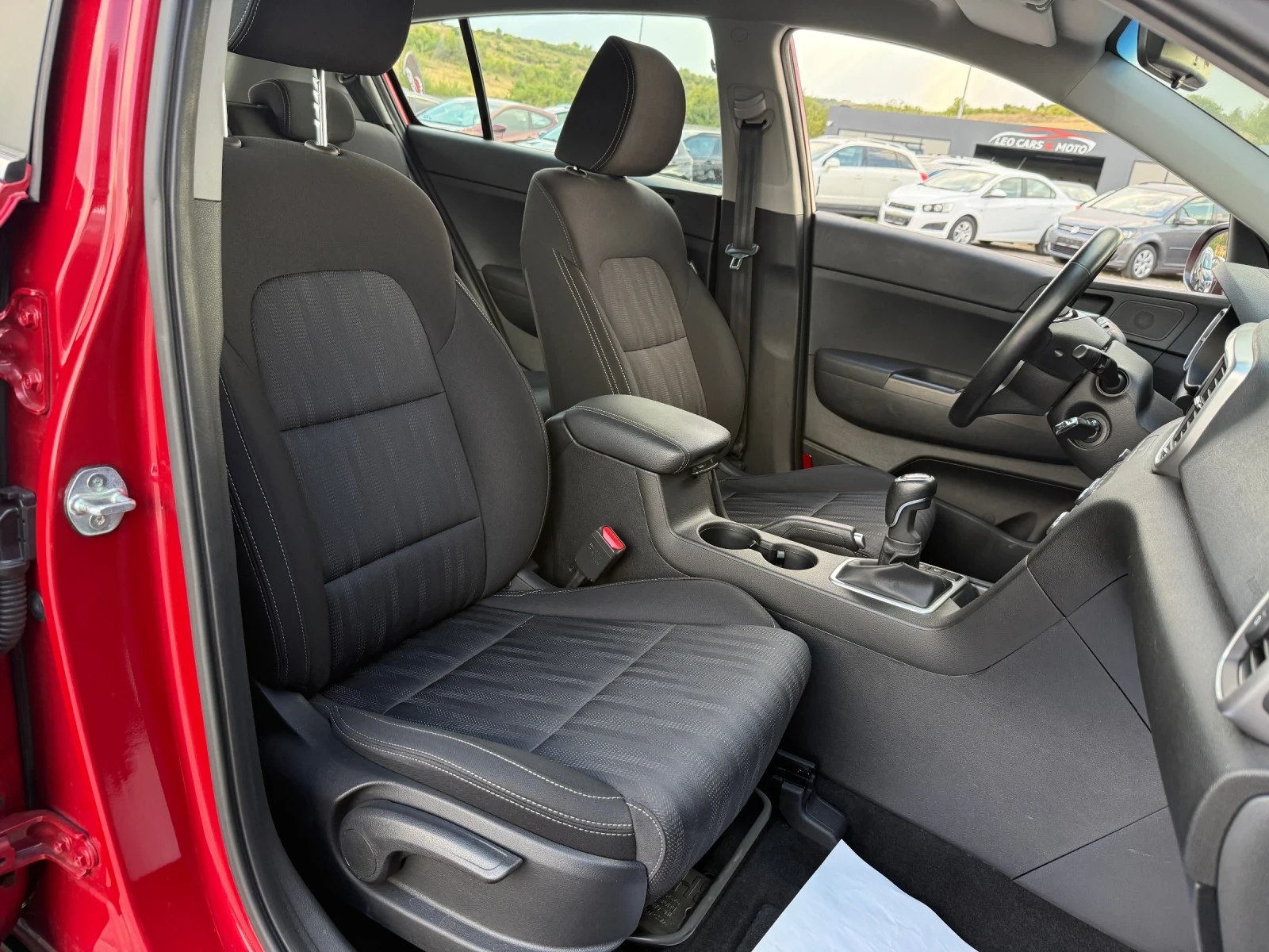 Kia Sportage 1.6 CRDI. ОРИГИНАЛНИ КИЛОМЕТРИ. ПЕРФЕКТЕН!, снимка 10 - Автомобили и джипове - 56023435