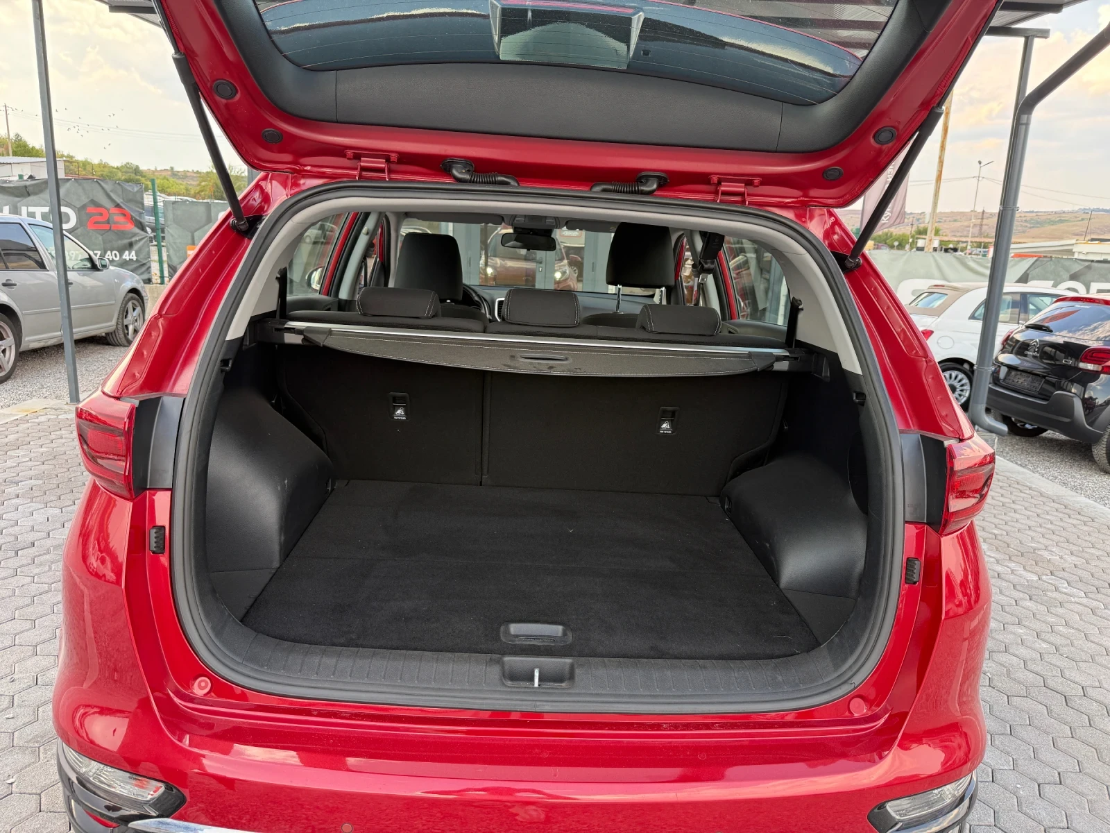 Kia Sportage 1.6 CRDI. ОРИГИНАЛНИ КИЛОМЕТРИ. ПЕРФЕКТЕН!, снимка 12 - Автомобили и джипове - 56023435