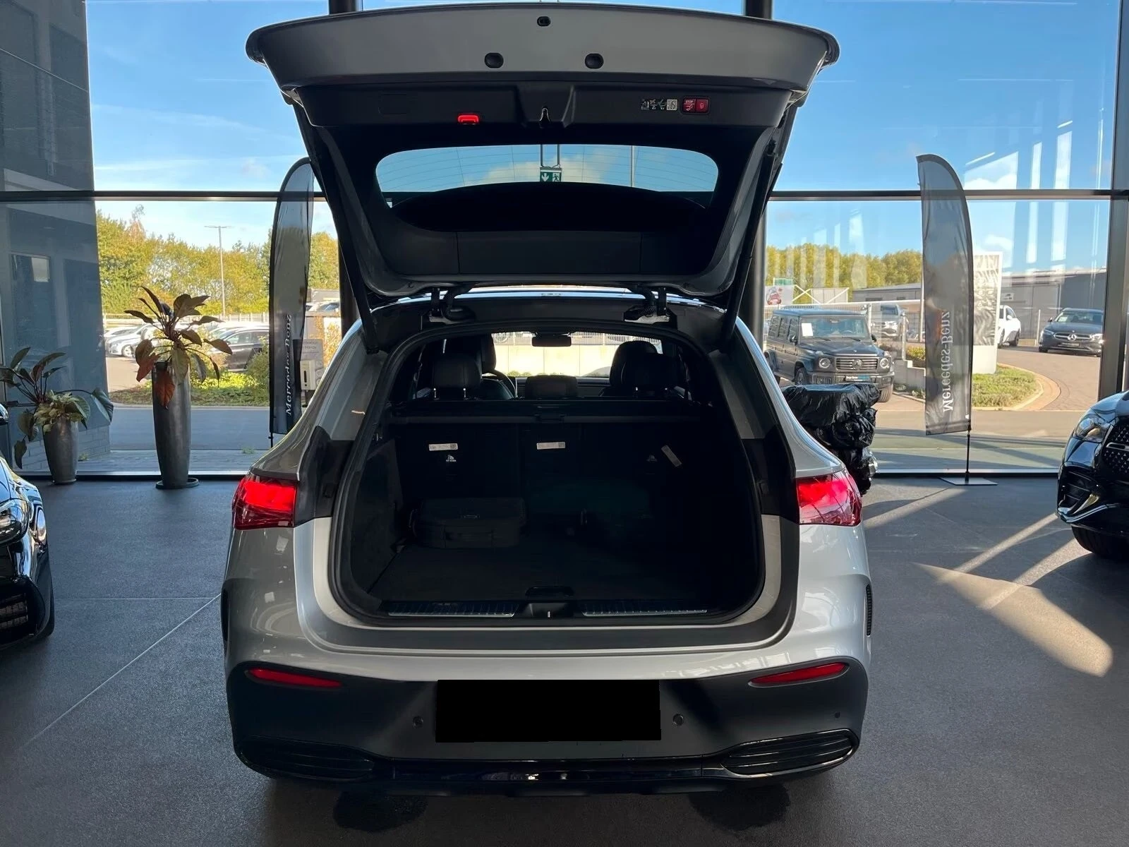 Mercedes-Benz EQE 500 / SUV / 4-MATIC / AMG / NIGHT / AIRMATIC / | Mobile.bg � ����������� 17