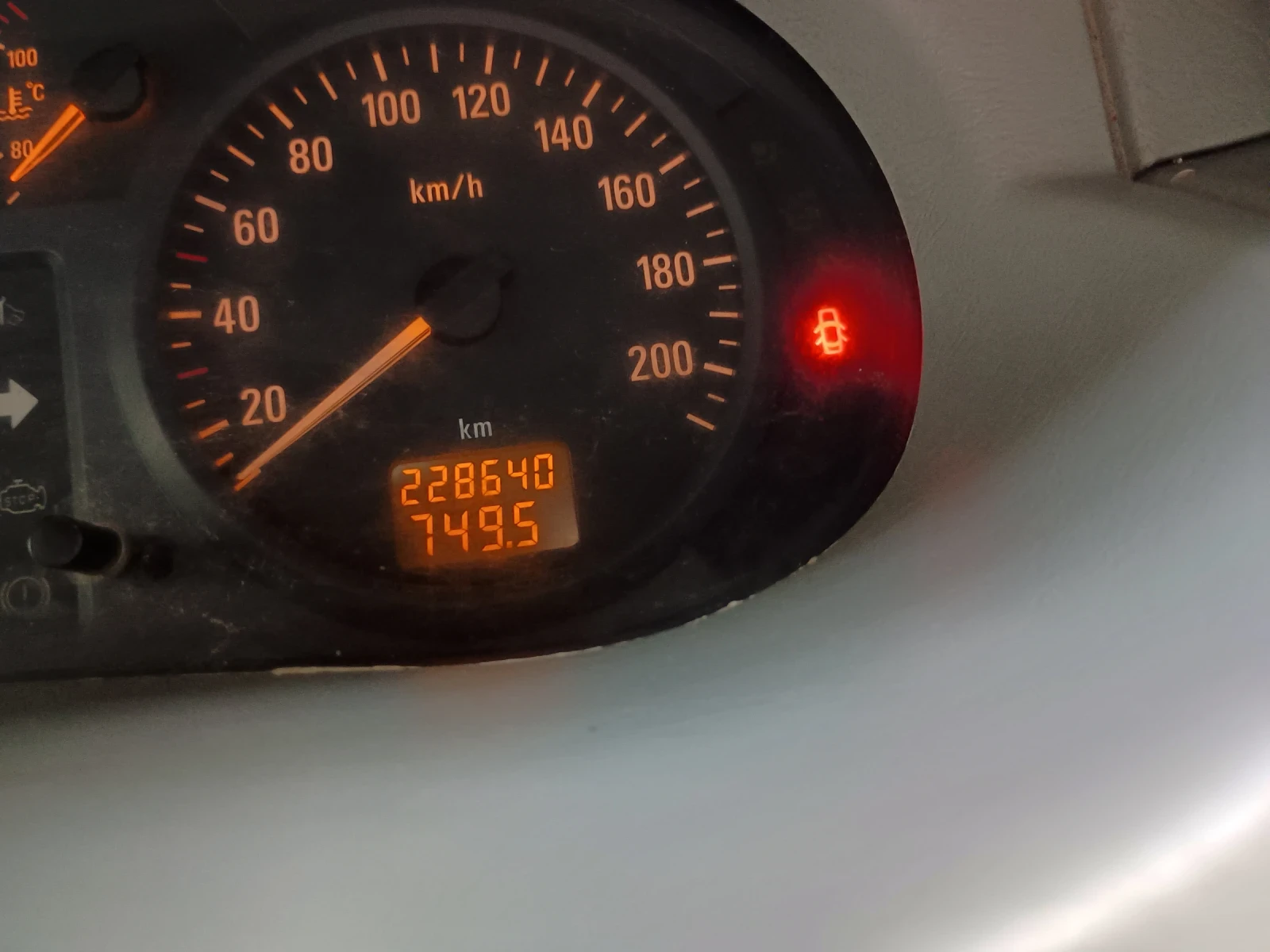 Opel Vivaro 1.9TDI - изображение 2