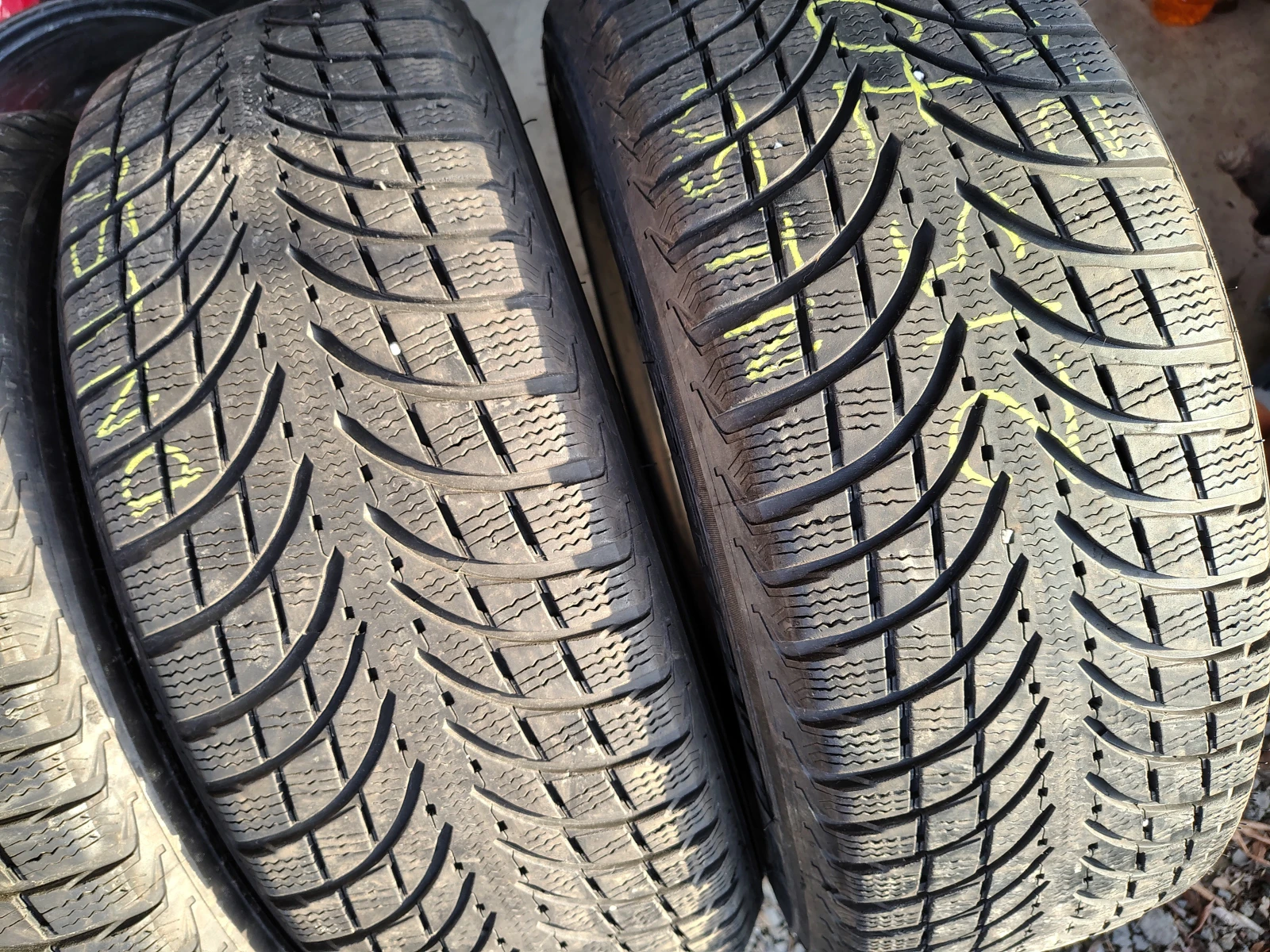 Гуми Зимни 215/70R16, снимка 3 - Гуми и джанти - 54085661