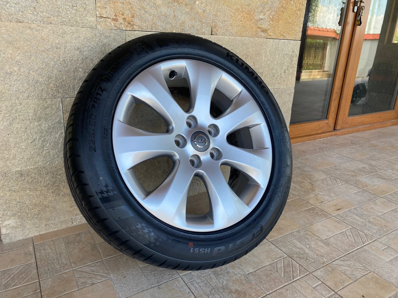 Гуми с джанти Kumho 225/50R17, снимка 5 - Гуми и джанти - 55104282