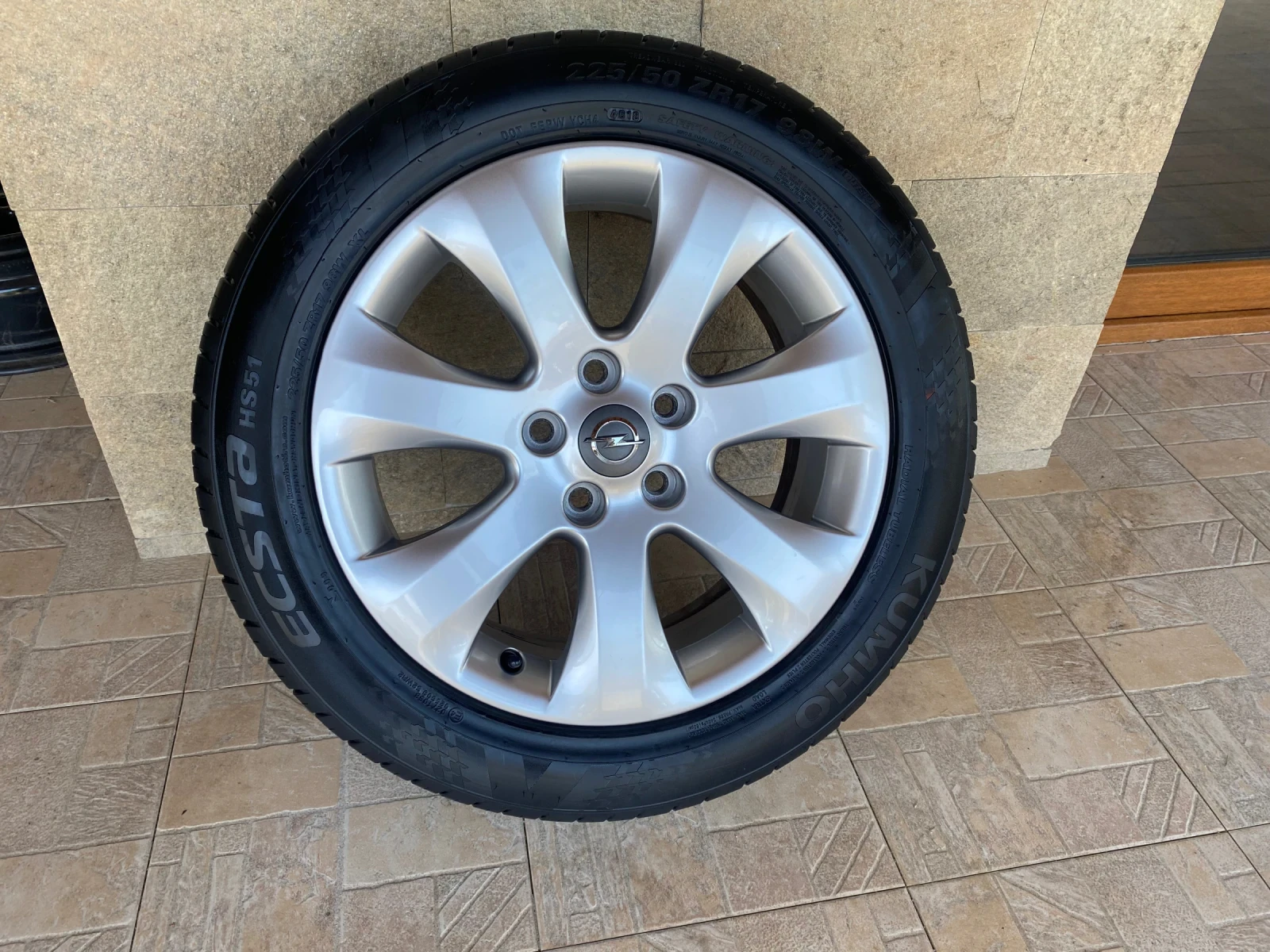 Гуми с джанти Kumho 225/50R17, снимка 3 - Гуми и джанти - 55104282