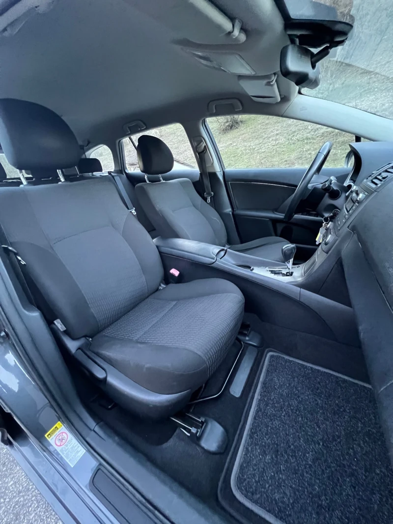 Toyota Avensis 1.8* Бензин* Автоматик* Холандия, снимка 13 - Автомобили и джипове - 52204445