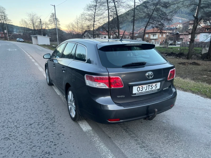 Toyota Avensis 1.8* Бензин* Автоматик* Холандия, снимка 7 - Автомобили и джипове - 52204445