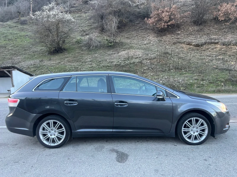 Toyota Avensis 1.8* Бензин* Автоматик* Холандия, снимка 4 - Автомобили и джипове - 52204445