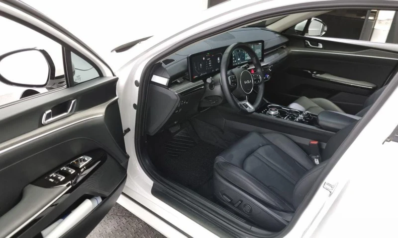 Kia K5 2.0 Noblesse * НАЙ-ДОБРА ЦЕНА В БЪЛГАРИЯ* , снимка 11 - Автомобили и джипове - 52357552