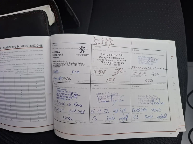 Kia Carens 1.7 7 места, снимка 15 - Автомобили и джипове - 52490640