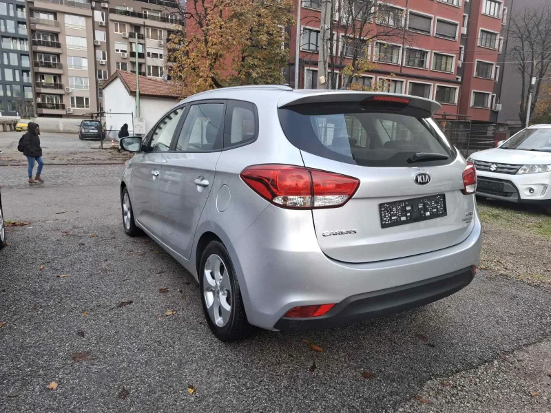 Kia Carens 1.7 7 места, снимка 4 - Автомобили и джипове - 52490640