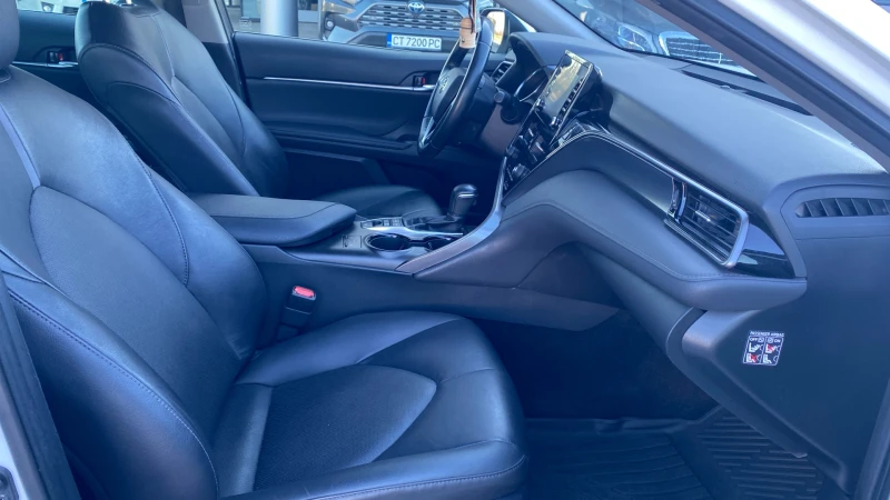 Toyota Camry 2.5 HEV Executive, снимка 10 - Автомобили и джипове - 52526088