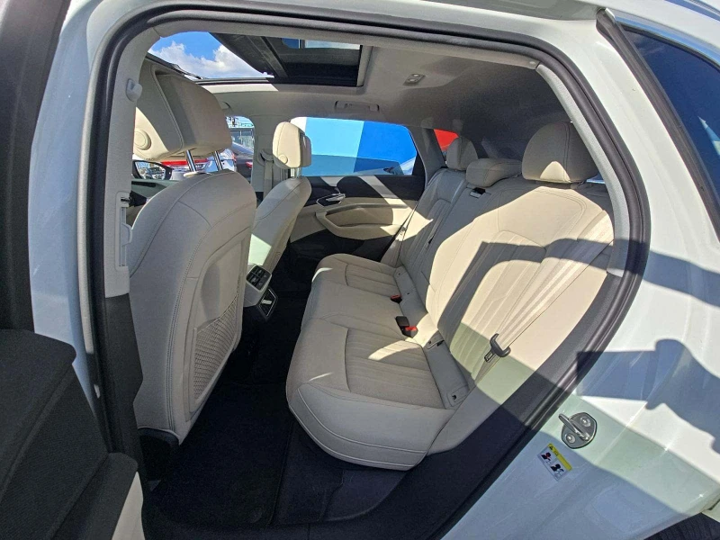Audi E-Tron Premium Plus, снимка 10 - Автомобили и джипове - 53211574