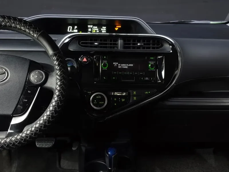 Toyota Prius C 1.5 Хибрид, снимка 6 - Автомобили и джипове - 55643662
