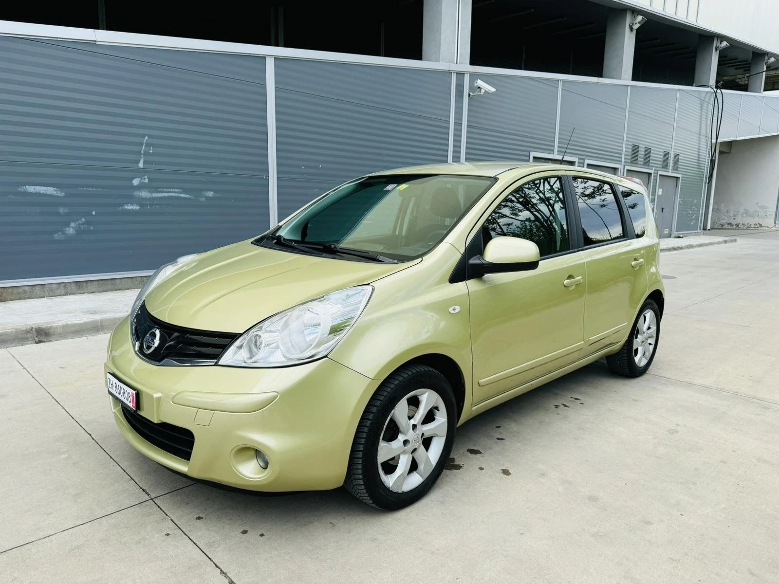 Nissan Note 1.6i Automat - изображение 2