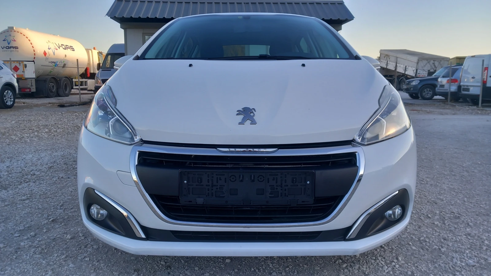 Peugeot 208 1.6HDI-EURO6 - изображение 5