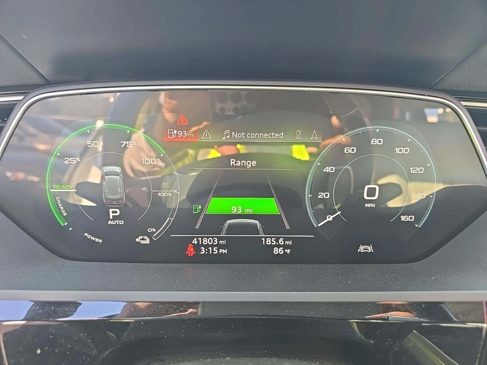 Audi E-Tron Premium Plus - изображение 6