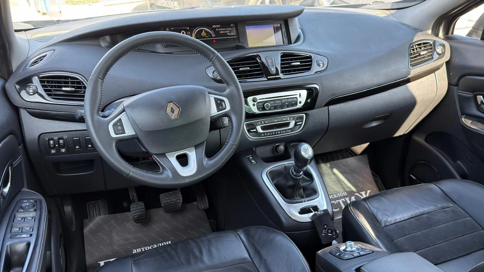 Renault Scenic 1.6dCi - BOSE, снимка 9 - Автомобили и джипове - 53738294