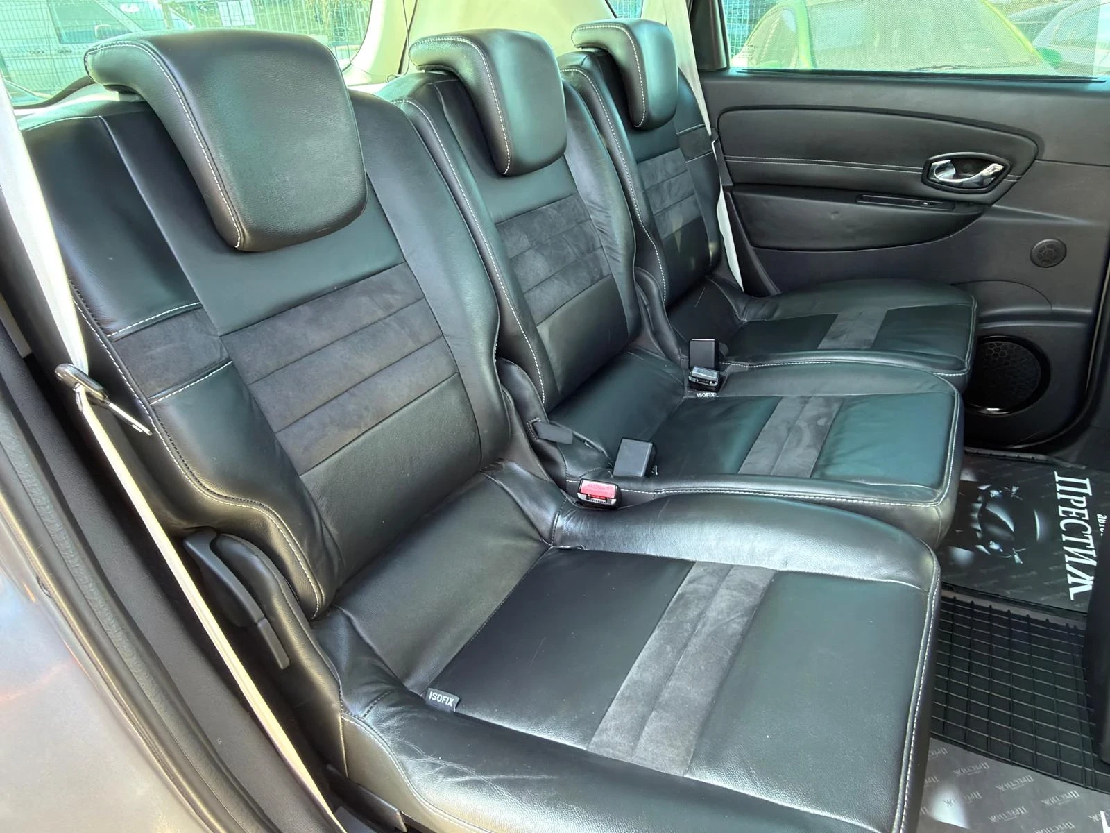 Renault Scenic 1.6dCi - BOSE, снимка 12 - Автомобили и джипове - 53738294