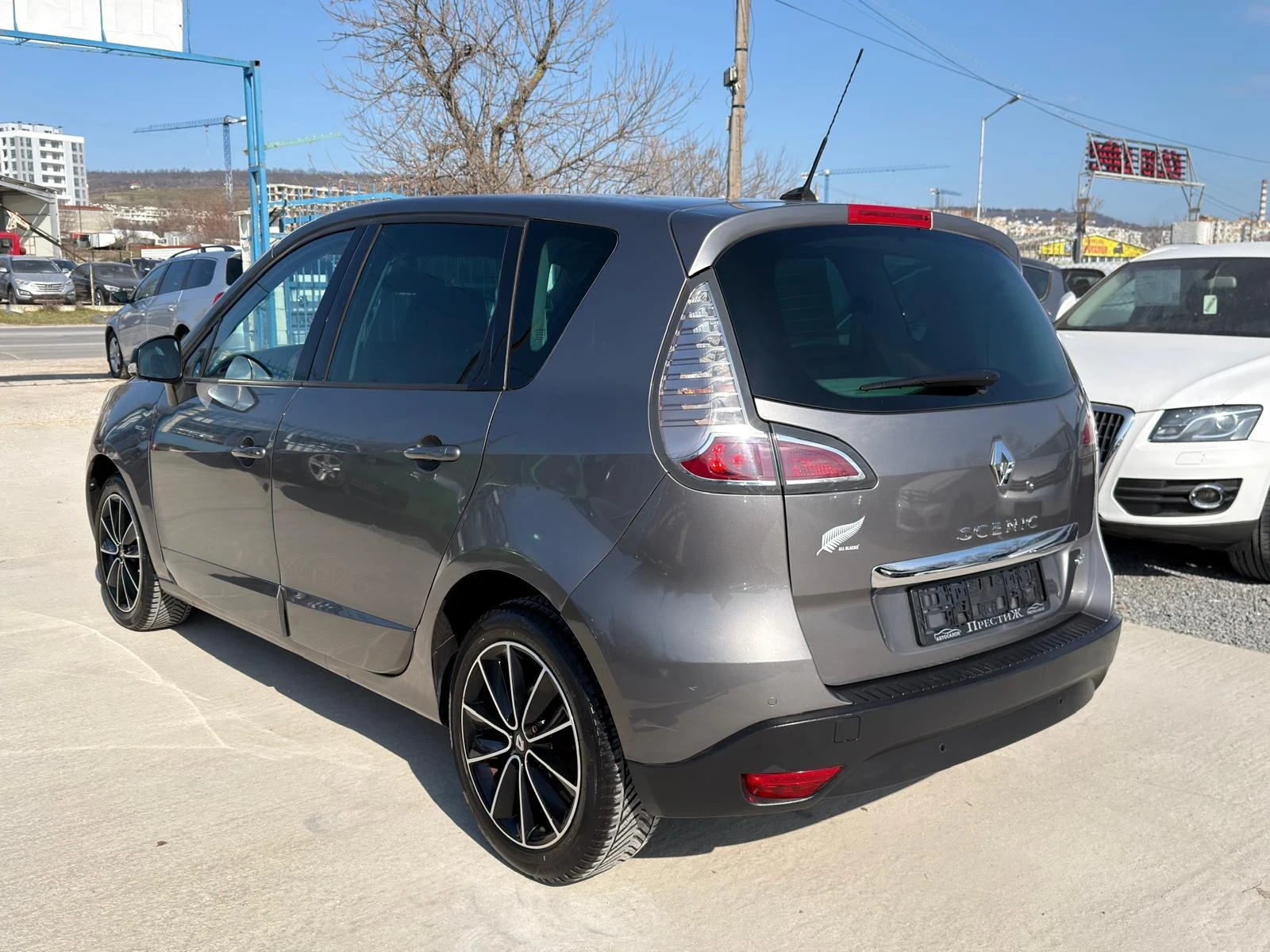 Renault Scenic 1.6dCi - BOSE, снимка 6 - Автомобили и джипове - 53738294