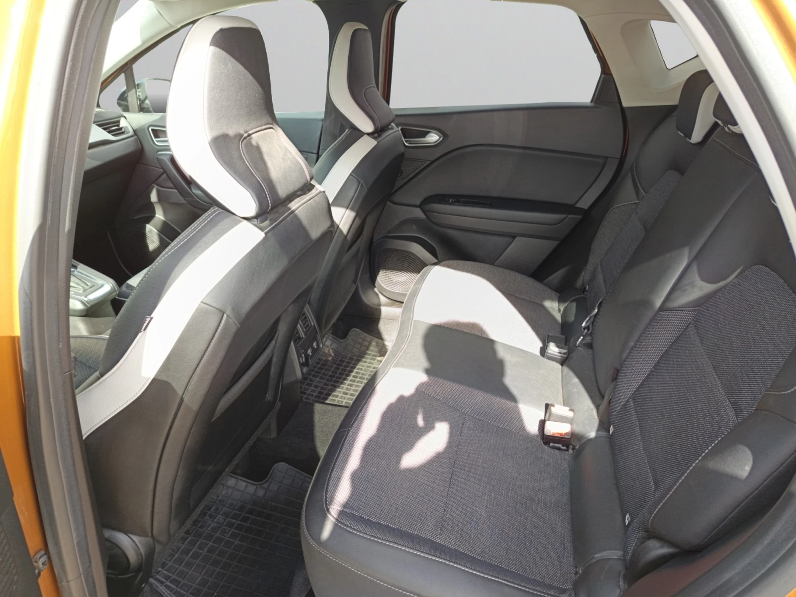 Renault Captur, снимка 16 - Автомобили и джипове - 53801101