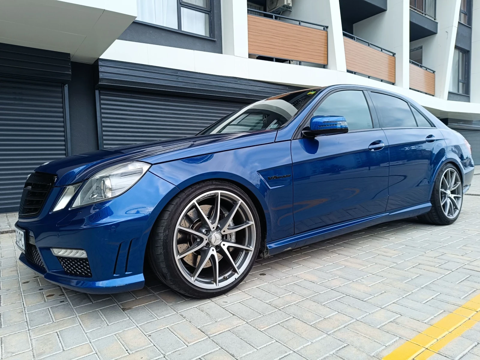 Mercedes-Benz E 63 AMG E 63 AMG Bang&Olufsen Швейцария Нов Внос , снимка 4 - Автомобили и джипове - 53926078