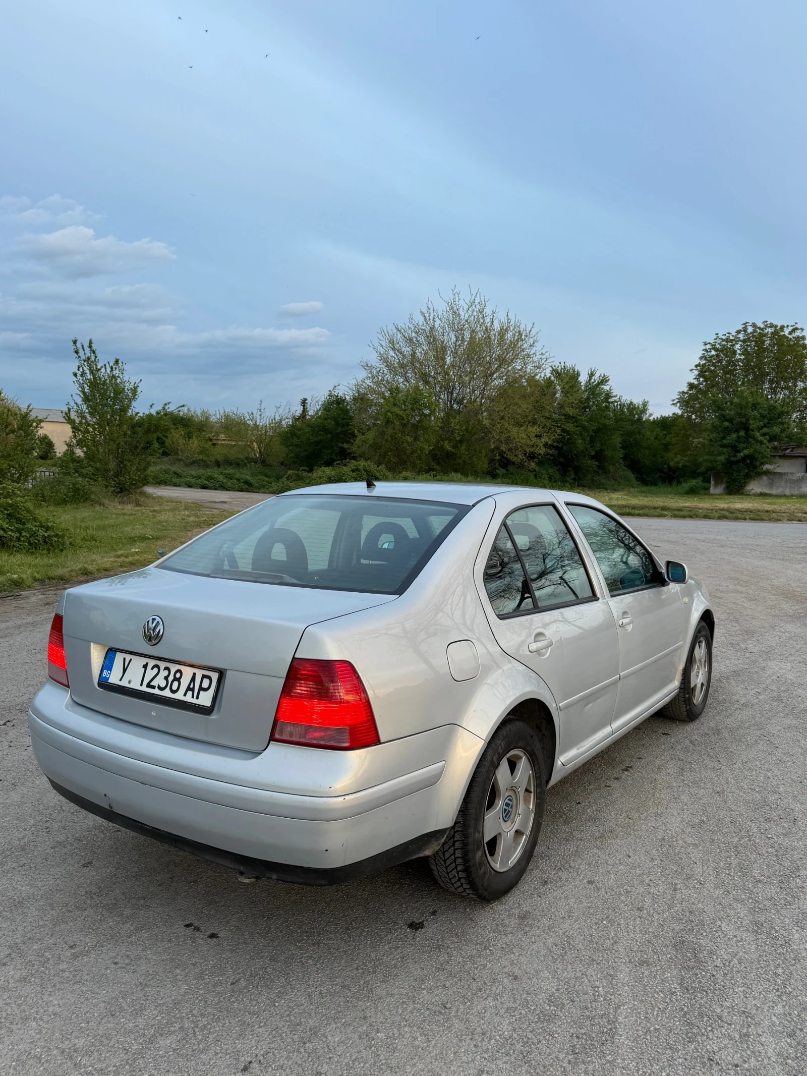 VW Bora 1.6Газ/Бензин, снимка 3 - Автомобили и джипове - 54495454