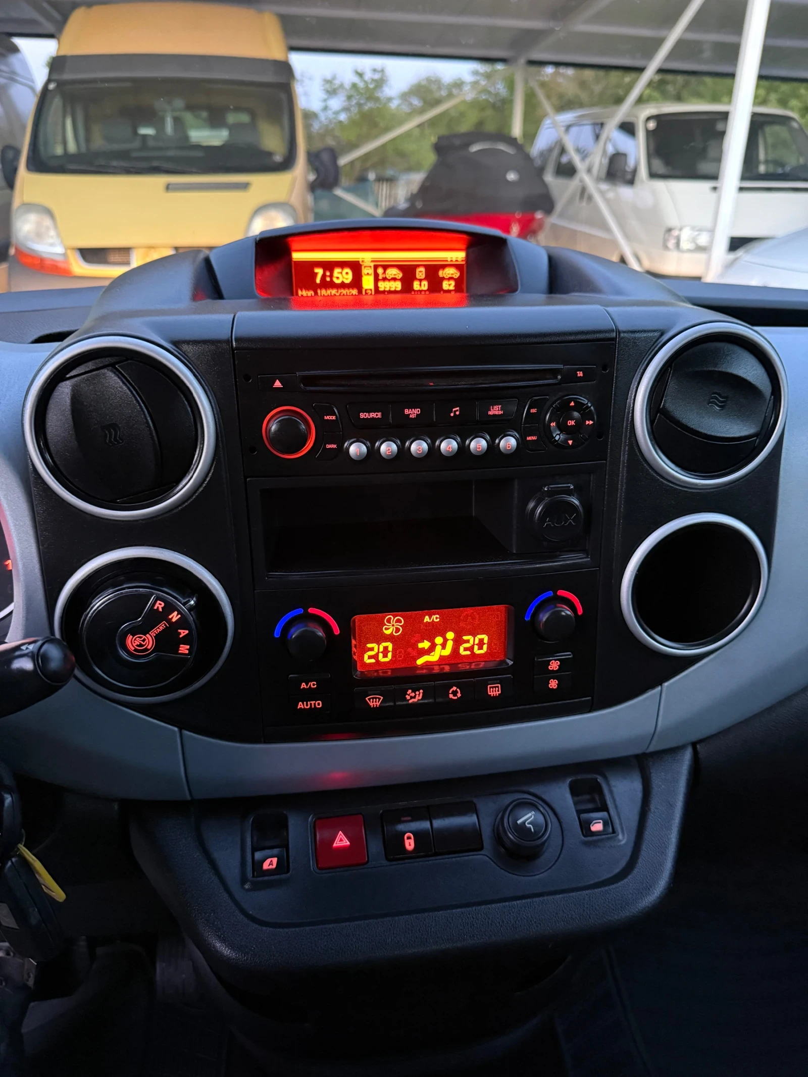 Citroen Berlingo 1.6E-HDI АВТОМАТИК 2 БРОЯ, снимка 11 - Автомобили и джипове - 54626554
