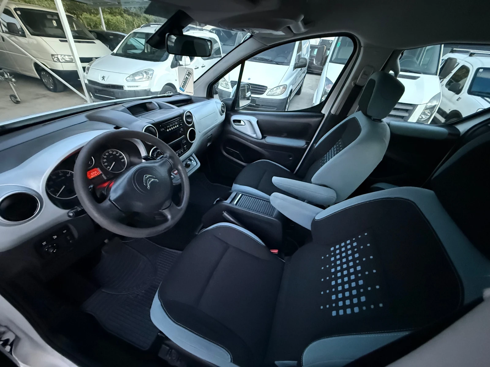 Citroen Berlingo 1.6E-HDI АВТОМАТИК 2 БРОЯ, снимка 9 - Автомобили и джипове - 54626554