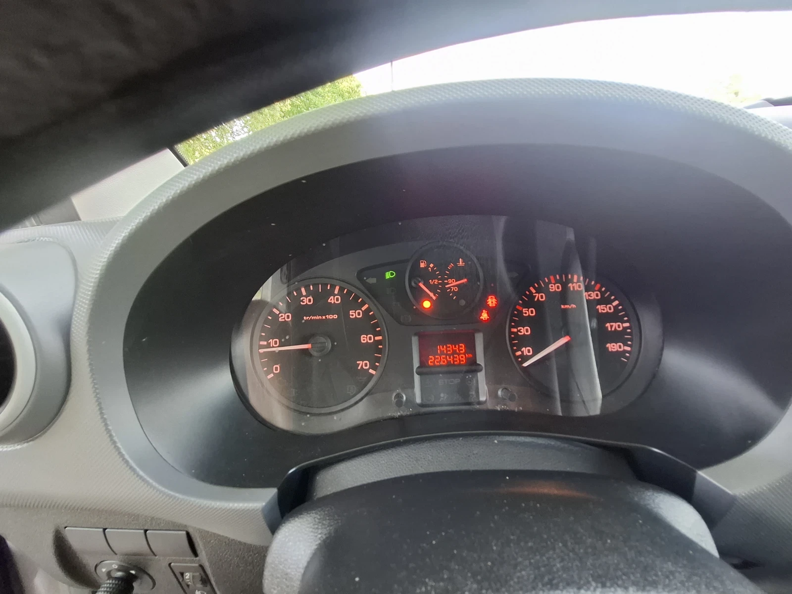 Peugeot Partner 1.6 hdi Maxi, снимка 11 - Автомобили и джипове - 54766014