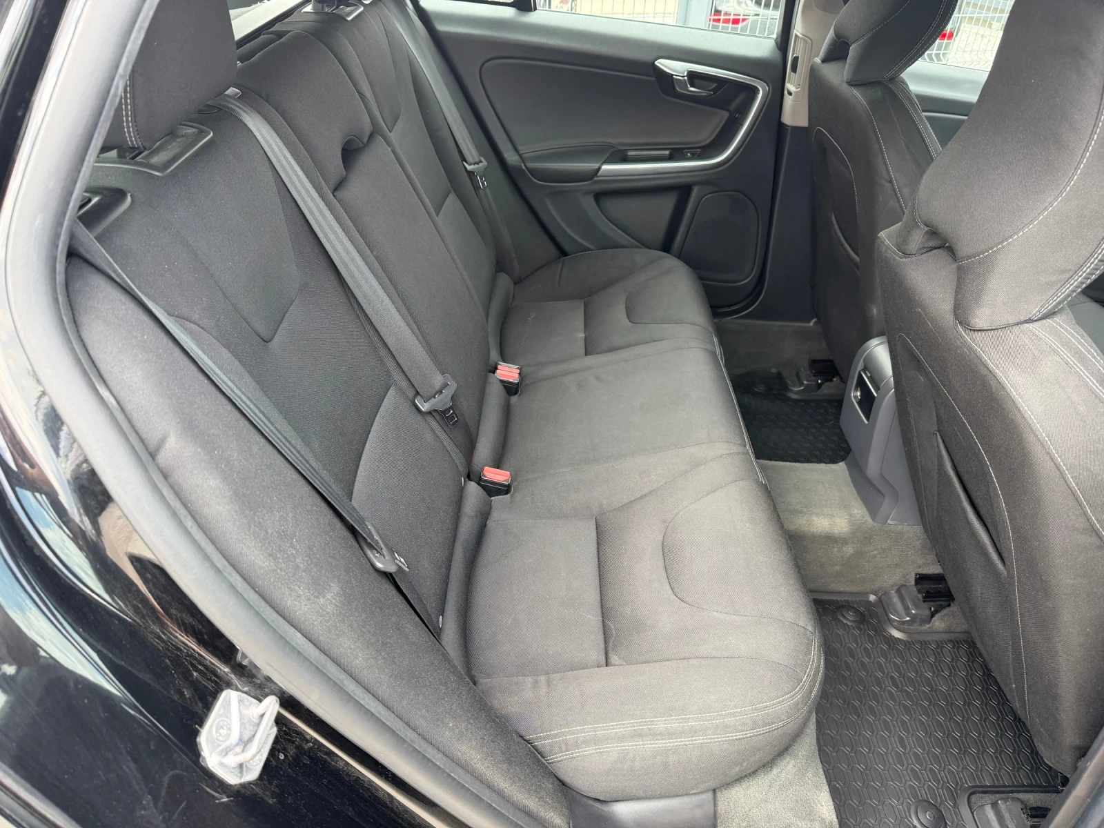 Volvo V60 1.6D* 2016г* АВТОМАТИК* 154.000КМ* СЕРВИЗНА* , снимка 11 - Автомобили и джипове - 55382218
