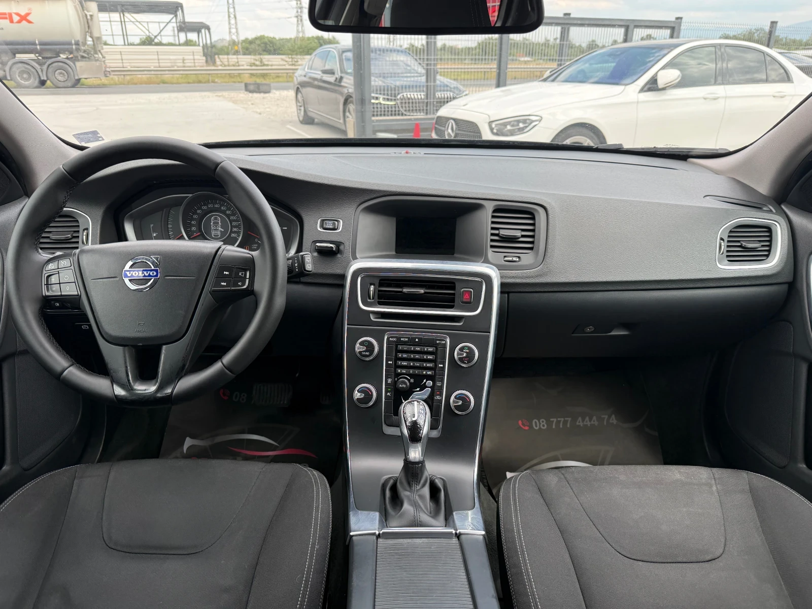 Volvo V60 1.6D* 2016г* АВТОМАТИК* 154.000КМ* СЕРВИЗНА* , снимка 12 - Автомобили и джипове - 55382218