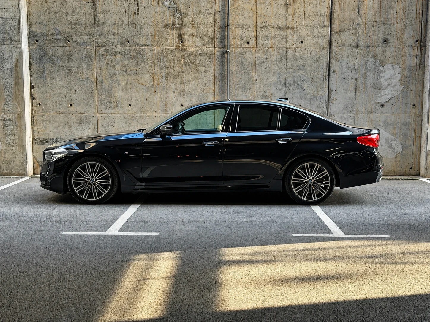 BMW 530 xDrive M Sport, снимка 2 - Автомобили и джипове - 55681494