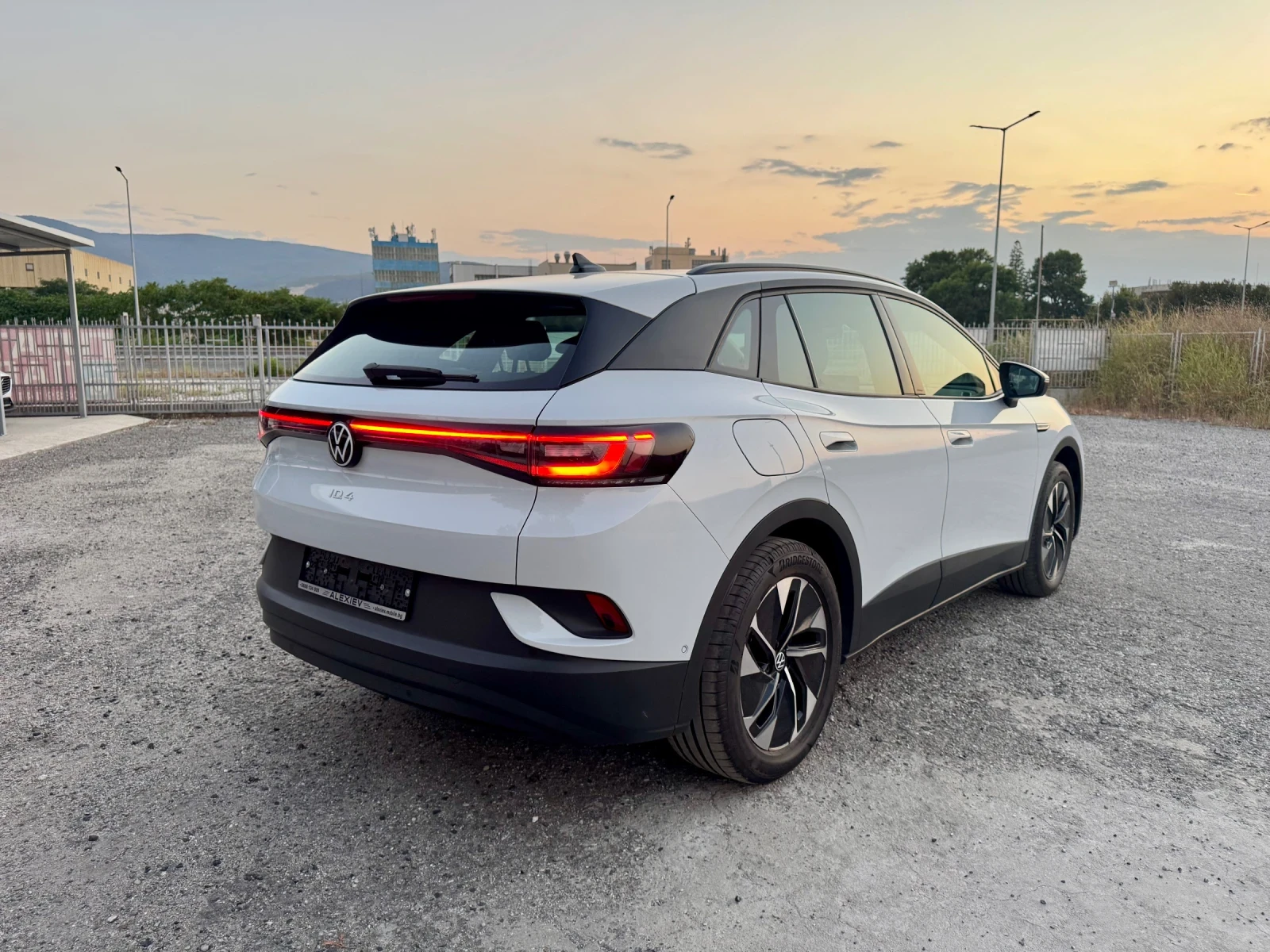 VW ID.4 82KWh PRO Swiss Full Service History , снимка 4 - Автомобили и джипове - 56140691