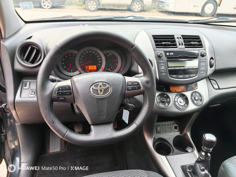 Toyota Rav4 D-4D УНИКАТ!!!, снимка 10 - Автомобили и джипове - 48851223