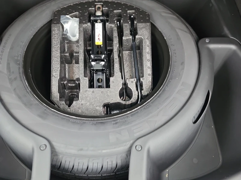 Jeep Grand cherokee OVERLAND * * CARFAX * * АВТО КРЕДИТ * * , снимка 12 - Автомобили и джипове - 53221734